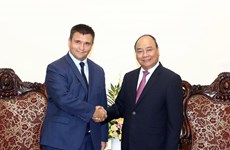 Le Premier ministre Nguyen Xuan Phuc reçoit le ministre ukrainien des AE