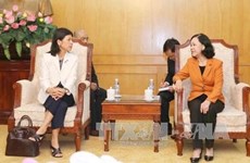 Truong Thi Mai reçoit l’ambassadrice du Canada au Vietnam