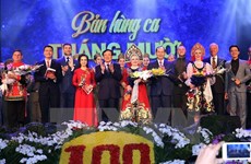 Le chef de l’Etat Tran Dai Quang assiste au spectacle "Epopée d’Octobre"