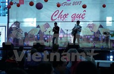 Des étudiants vietnamiens en Australie promeuvent la culture traditionnelle aux amis étrangers
