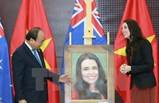 APEC 2017: le PM Nguyen Xuan Phuc rencontre son homologue néo-zélandaise