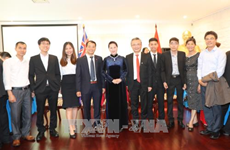 La présidente de l’AN rencontre des Vietnamiens en Australie