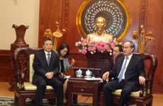 Le secrétaire du Comité du PCV pour HCM-Ville reçoit des diplomates chinois et russe