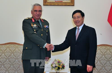 Le vice-PM et ministre des AE Pham Binh Minh reçoit le président du Comité militaire de l’UE