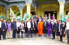 Visite d’une délégation du ministère cambodgien des Rites et de la Religion à Soc Trang