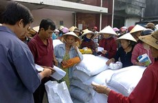 Distribution de riz pour la province de Thanh Hoa