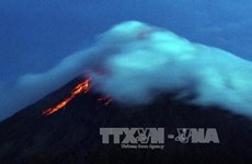 Philippines : le volcan Mayon menace d’entrer en éruption, des milliers d'habitants évacués