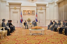 Le Premier ministre cambodgien apprécie l’assistance du Vietnam