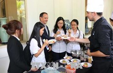 Présentation de la gastronomie française à la population vietnamienne
