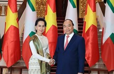 La conseillère d'Etat du Myanmar en visite officielle au Vietnam