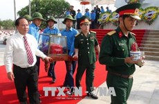 Quang Binh : inhumation des restes de 18 volontaires tombés au Laos