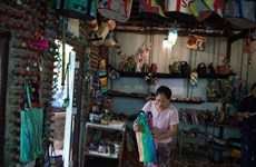 Les produits recyclés du Myanmar séduisent les touristes