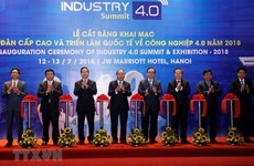 Le Premier ministre Nguyen Xuan Phuc assiste au Sommet de l’industrie 4.0 