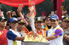 La flamme des ASIAD 2018 arrive à Jakarta pour la cérémonie d'ouverture