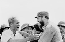 Images du leader cubain Fidel Castro lors de sa visite de la zone de libération du Sud du Vietnam