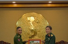 Des jeunes officiers militaires du Myanmar visitent l'Académie technique militaire 