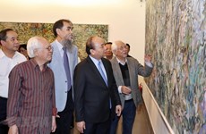 Le PM rend visite au musée des Beaux-arts du Vietnam