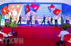 Célébration de la victoire de la défense de la frontière du Sud-Ouest à Binh Duong