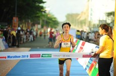 Environ 2.000 coureurs au tournoi national de Marathon du journal Tien Phong 