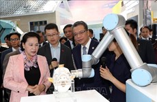 La présidente de l’AN Nguyen Thi Kim Ngan visite le parc scientifique de Zhongguancun