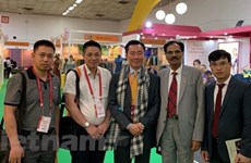 Des entreprises vietnamiennes présentent leurs produits en soie en Inde
