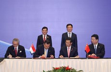 Singapour et la Chine signent neuf accords de coopération