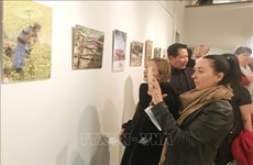 Ouverture de l'exposition photographique "Battements du cœur des Vietnamiens" en Hongrie