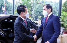 Renforcement des relations avec le Laos
