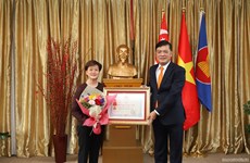 L'ancienne ambassadrice de Singapour au Vietnam à l'honneur