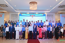 Les autorités de HCM-Ville formulent ses vœux à des étudiants laos et cambodgiens 
