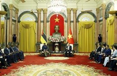 Le président Nguyen Xuan Phuc reçoit la présidente de l'Assemblée du Mozambique