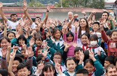 Des bénévoles israéliens enseignent l'anglais pour des enfants de Lao Cai