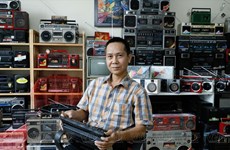 Un collectionneur de plus de 1.500 radios-cassettes 