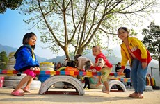 Aires de jeux inclusives en pneus: une initiative pour les enfants handicapés