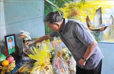 Le ministre de la Sécurité publique rend visite aux familles des cadres et policiers tués à Dak Lak