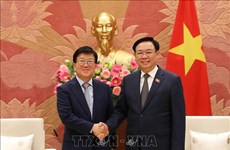 Le haut législateur reçoit l'ancien président de l'AN de la République de Corée