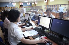 Le Vietnam accélère l'administration à guichet unique pour attirer les investissements 