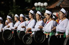 Préserver la beauté unique des costumes des femmes de l'ethnie Muong à Hoa Binh