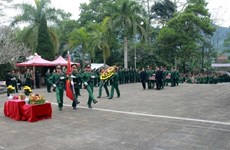 Ha Giang : inhumation des restes de 11 soldats au cimetière des morts pour la Patrie de Vi Xuyen