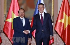 La presse tchèque: la visite du PM vietnamien crée une motivation à la coopération bilatérale