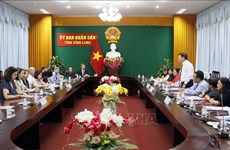 Une délégation d'assistants parlementaires américains en visite à Vinh Long  ​