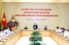 Le Premier ministre Nguyen Xuan Phuc travaille avec l'Association des journalistes vietnamiens