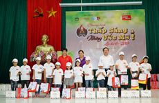 Vietjet fait équipe avec des organisations pour soutenir des enfants démunis