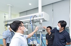 COVID-19 : le Vietnam fabrique l'appareil d'oxygénothérapie à haut débit 