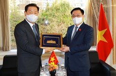 Le président de l'AN vietnamienne reçoit des dirigeants d'entreprises sud-coréennes