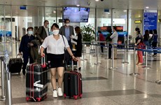 Réouverture au tourisme international: Noi Bai accueille le premier vol de touristes étrangers