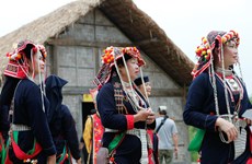 La beauté des costumes de l'ethnie "Dao quân chet" (Dao à Pantalon serré)
