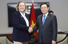 Le président l'AN Vuong Dinh Huê rencontre la ministre britannique du Commerce international