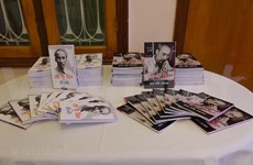 Présentation d'un livre sur la biographie du Président Ho Chi Minh au Bangladesh