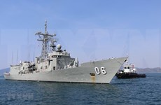 Deux navires de la Marine royale australienne en visite au Vietnam